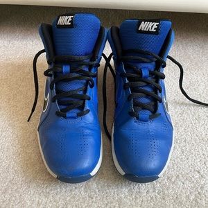 Nike Men’s Size 7 Basketball Shoes